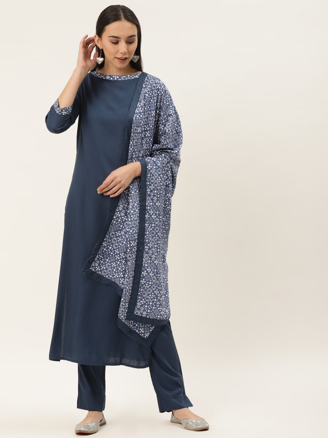 Cottinfab Women Navy Blue Solid Kurta with Trousers & Dupatta