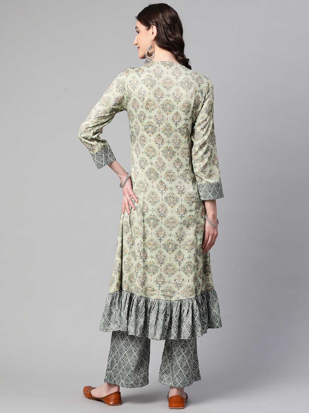 Cottinfab Women Green Floral Printed Panelled Beads and Stones Kurta with Trousers