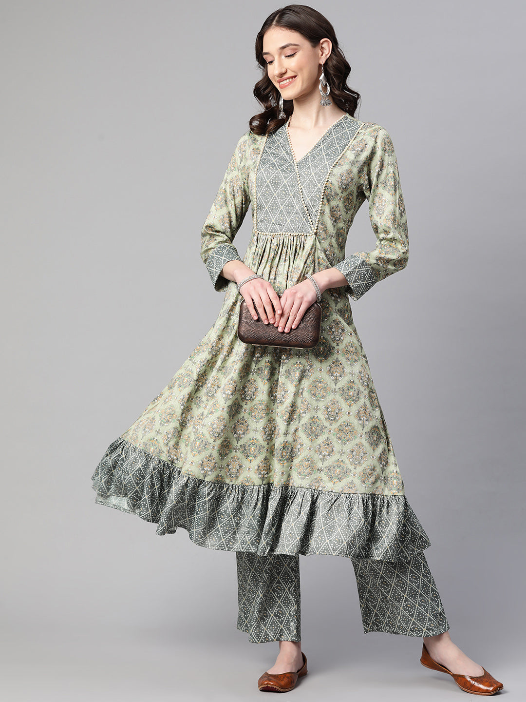 Cottinfab Women Green Floral Printed Panelled Beads and Stones Kurta with Trousers